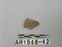 藏品(灰色夾砂陶片)的圖片